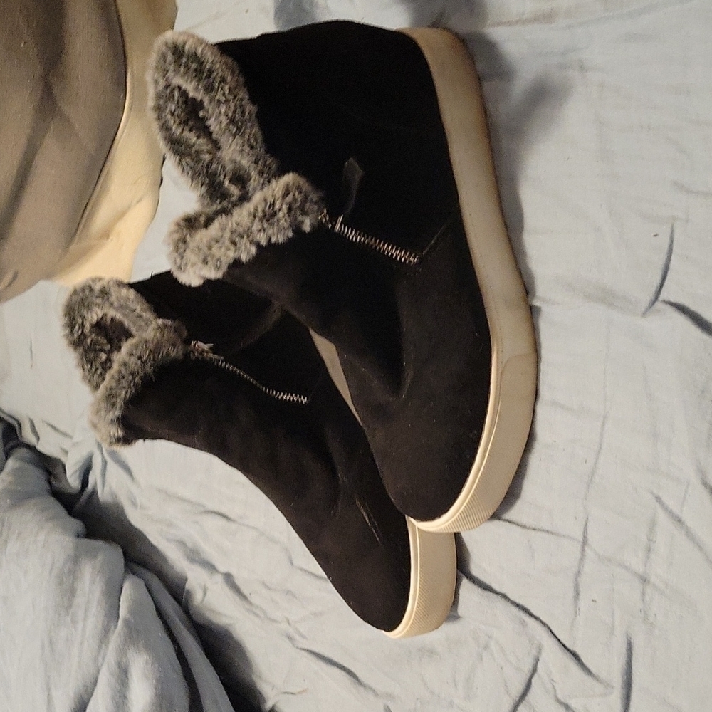 EUC Soda Black suede,  faux fur zip up wedges, size 10 - Picture 3 of 6